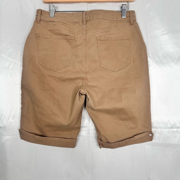 Gloria Vanderbilt Tan Bermuda Women's Short Size 10 - Picture 2 of 14